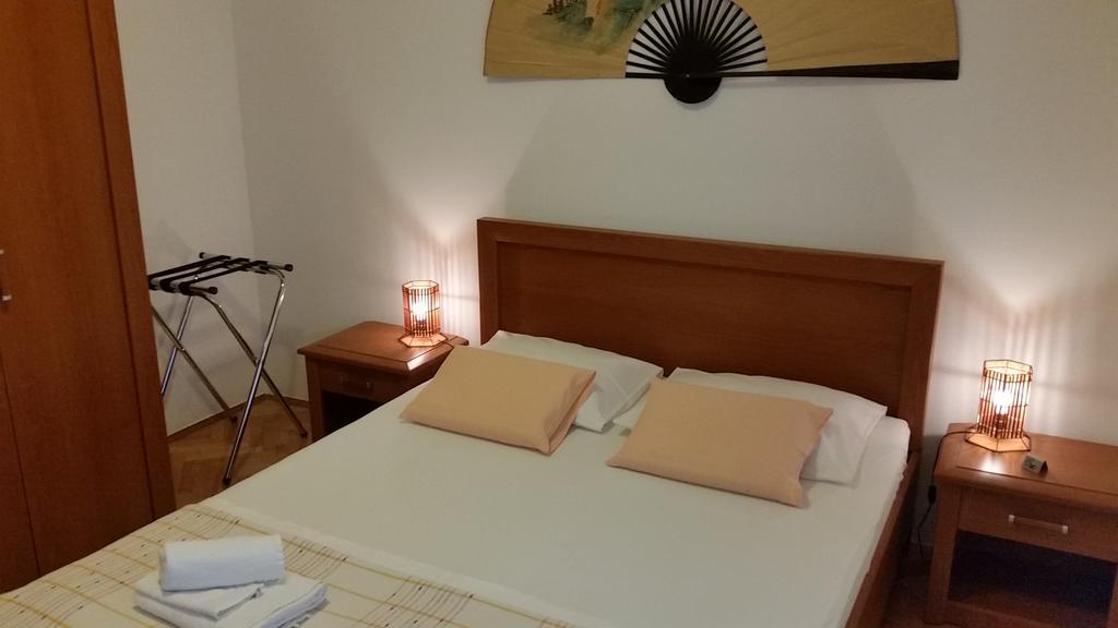 Luno Apartman Omiš Szoba fotó