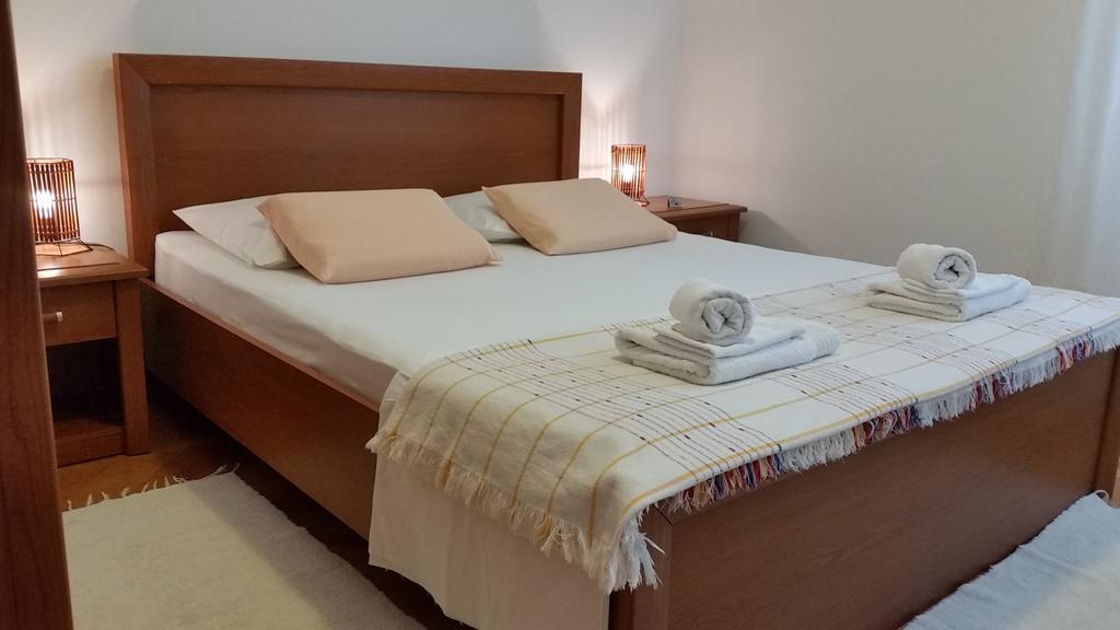 Luno Apartman Omiš Szoba fotó